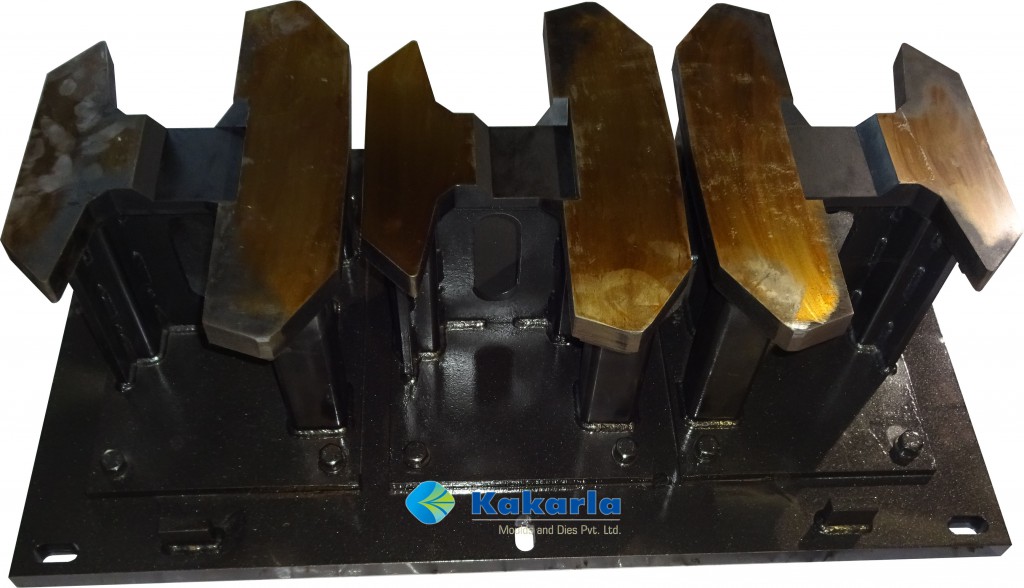 3 Cavity Retaining Wall Block (L450 x W305 x H200) Top Mould - Dongyue Machine